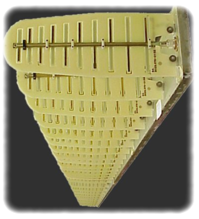 geffnete Monopulsantenne des Sekundrradargertes